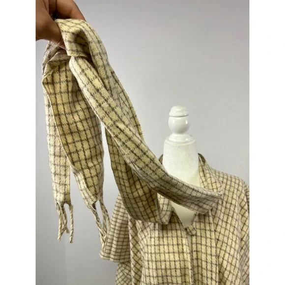 Plaid Poncho Wrap Women OS Beige Brown Scarf Neck Fringe Toggle Button - Picture 9 of 10